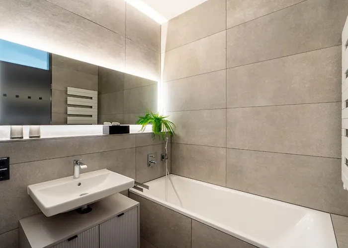 Promenadenquartier Mit Elbblick, Kueche Und Parken * ドレスデン