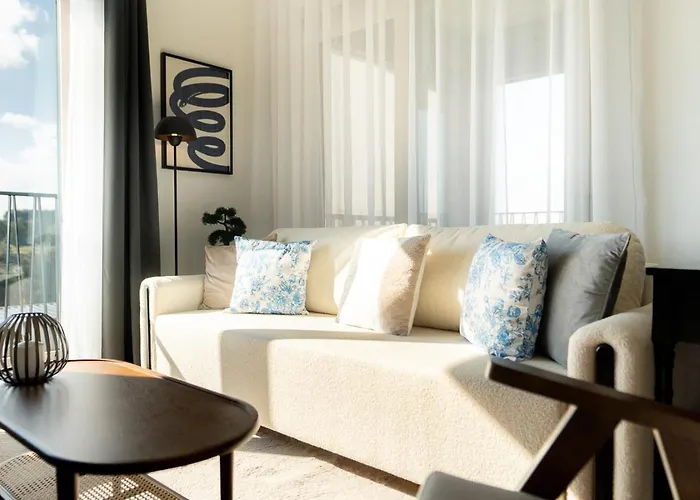 Promenadenquartier Mit Elbblick, Kueche Und Parken * ドレスデン